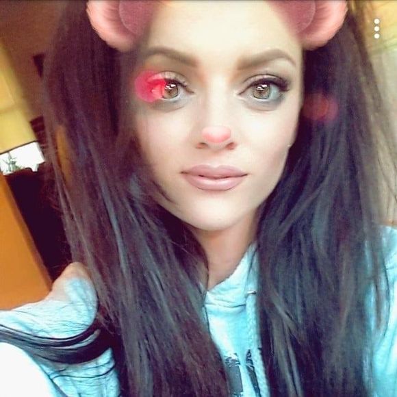 Meet your Posher, Nicole - Picture 1 of 1